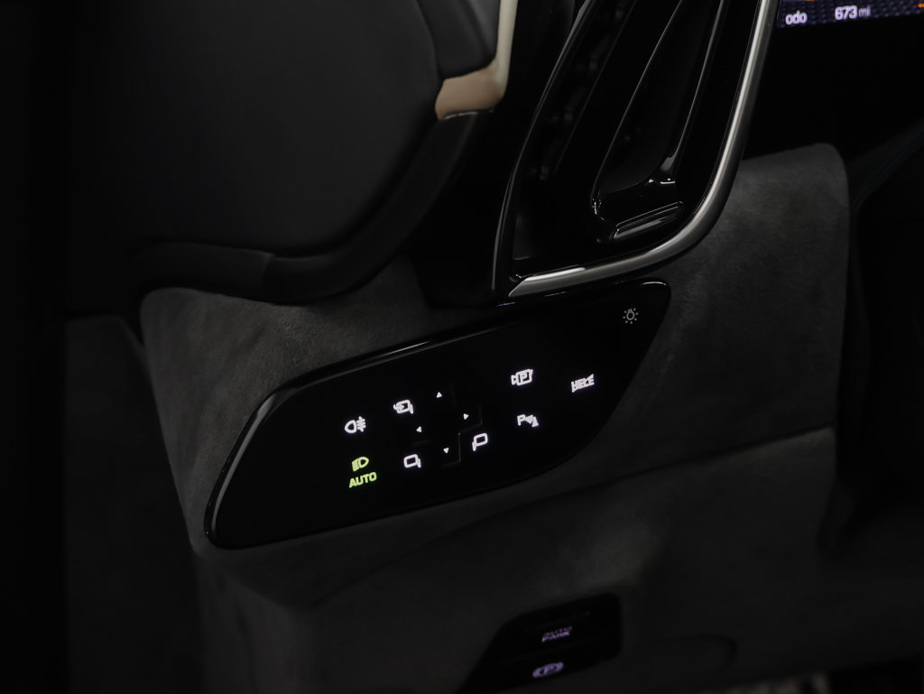 Used 2024 Ferrari Roma Spider RWD image 53