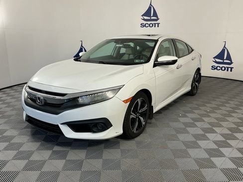 Used 2017 Honda Civic Touring image 3