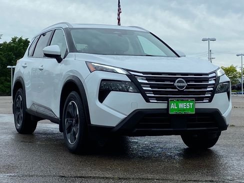 Used 2024 Nissan Rogue SV w/ SV Premium Package FWD image 4