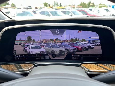 Used 2023 Cadillac Escalade Premium Luxury Platinum image 17