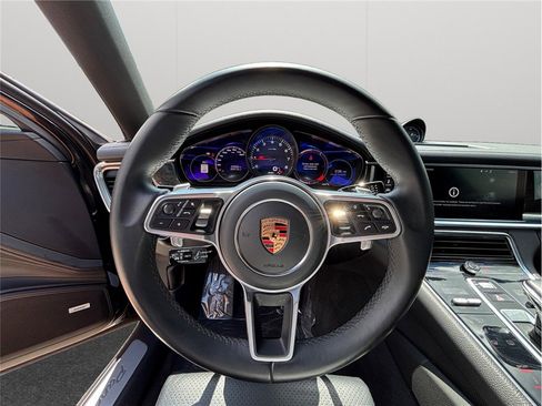Used 2017 Porsche Panamera 4S image 26