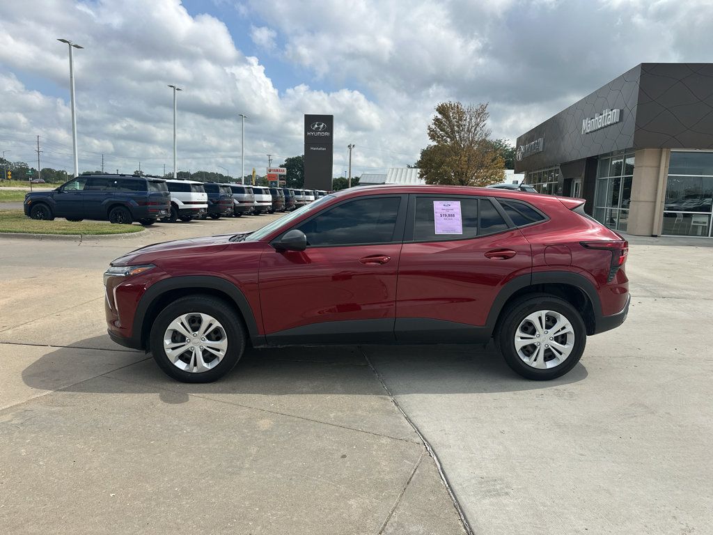 Used 2024 Chevrolet Trax LS w/ Driver Confidence Package FWD image 9