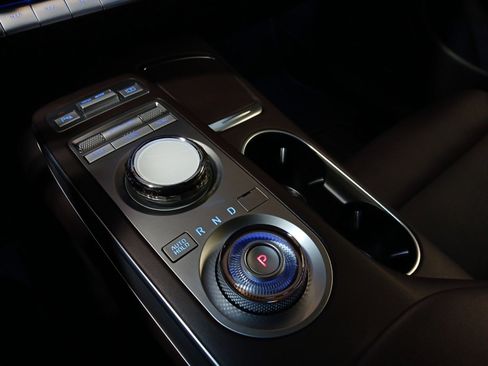 Used 2023 Genesis GV70 2.5T w/ Advanced Package image 18