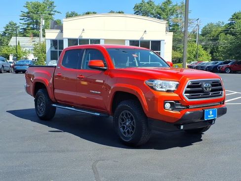 Used 2018 Toyota Tacoma SR5 AWD/4WD image 3