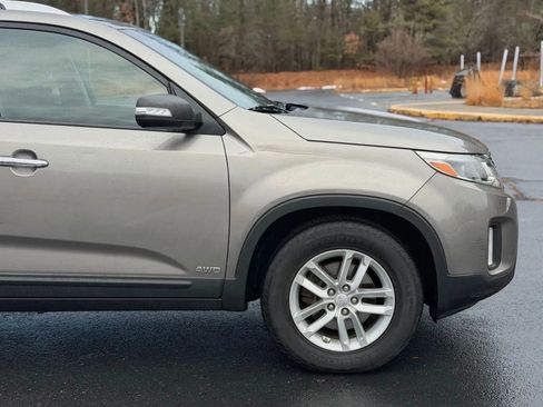 Used 2014 Kia Sorento LX AWD/4WD image 19