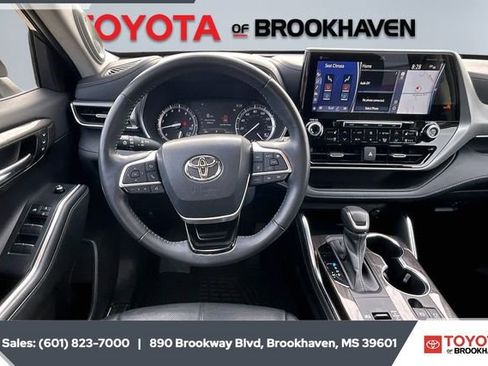 Used 2022 Toyota Highlander Platinum image 5