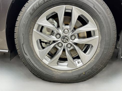 Used 2021 Toyota Sienna XLE FWD image 14