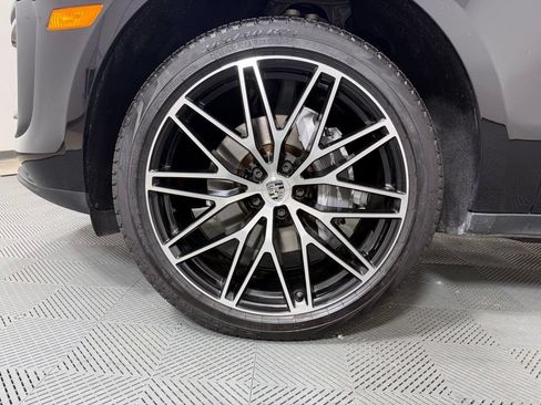 Certified 2026 Porsche Macan AWD/4WD image 11