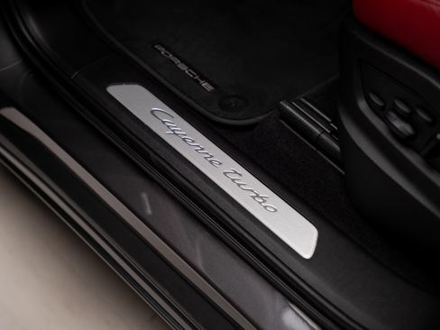 Used 2023 Porsche Cayenne Turbo image 61
