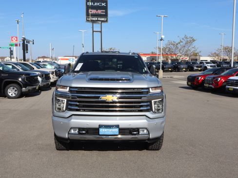 Used 2022 Chevrolet Silverado 2500 High Country w/ Safety Package II image 2