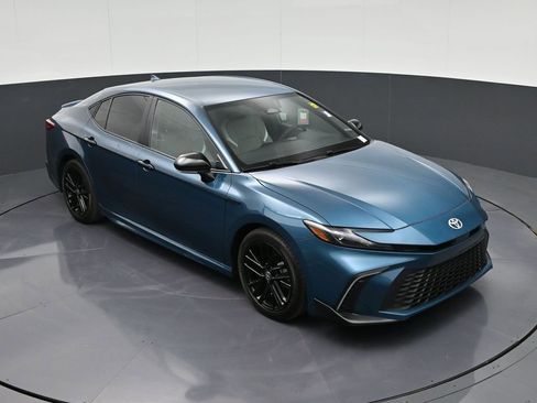 Used 2025 Toyota Camry SE w/ Convenience Package image 16