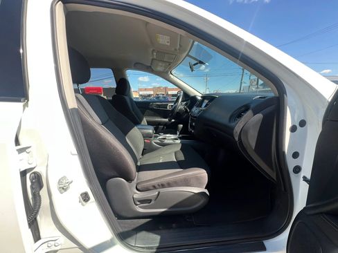 Used 2019 Nissan Pathfinder S AWD/4WD image 31