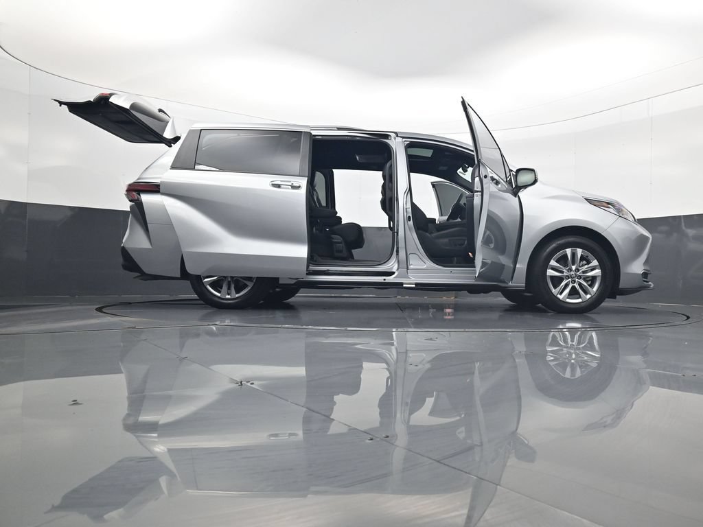 Used 2025 Toyota Sienna Limited AWD/4WD image 35