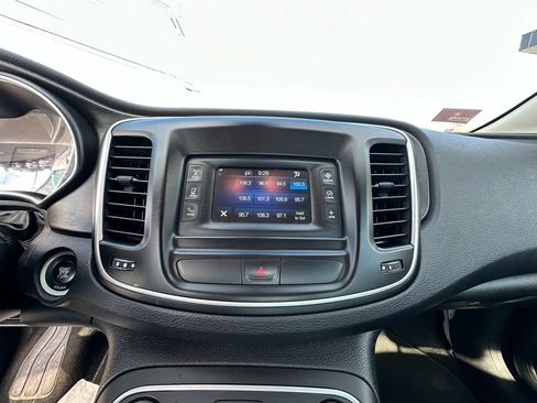 Used 2015 Chrysler 200 Limited w/ Convenience Group image 18