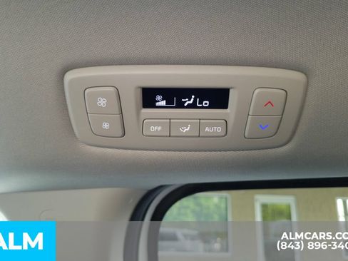 Used 2025 Kia Carnival FWD image 22