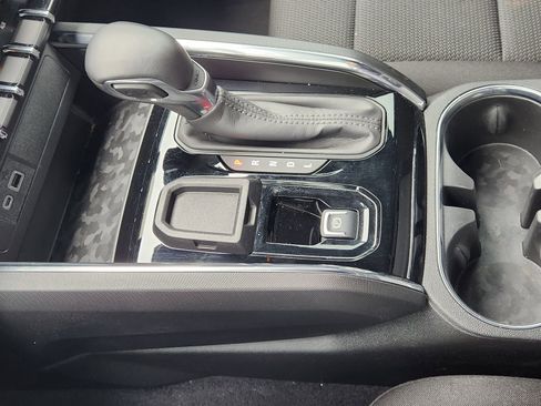 New 2025 GMC Canyon Elevation w/ Convenience Package image 24