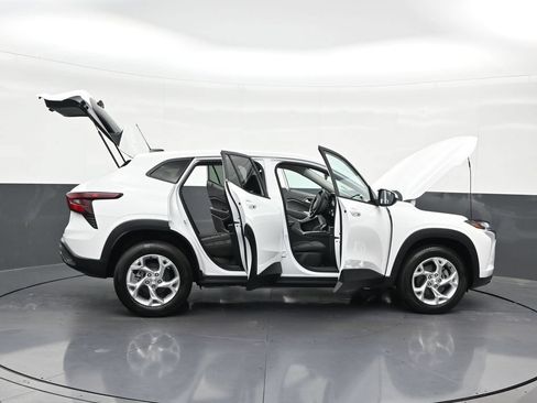 Used 2024 Chevrolet Trax LS w/ LS Convenience Package FWD image 49