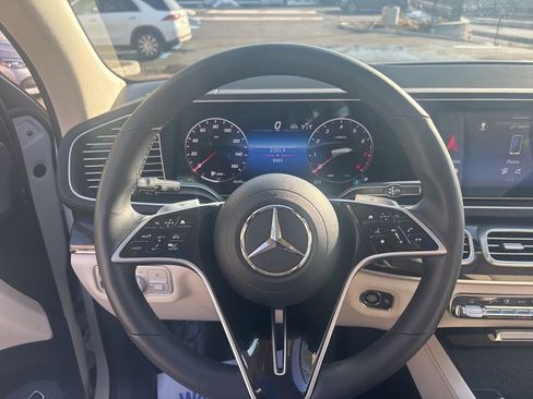 Used 2026 Mercedes-Benz GLS 450 4MATIC image 18