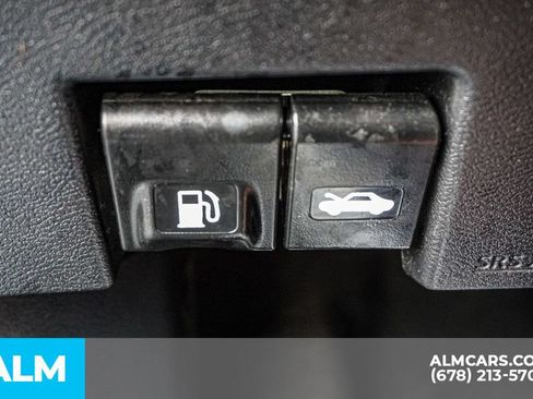 Used 2024 Nissan Versa SV FWD image 43