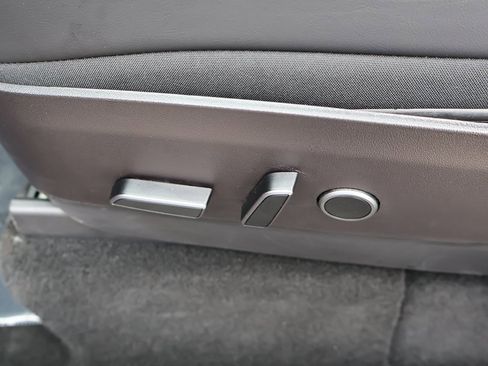 Used 2023 Tesla Model Y Long Range image 32