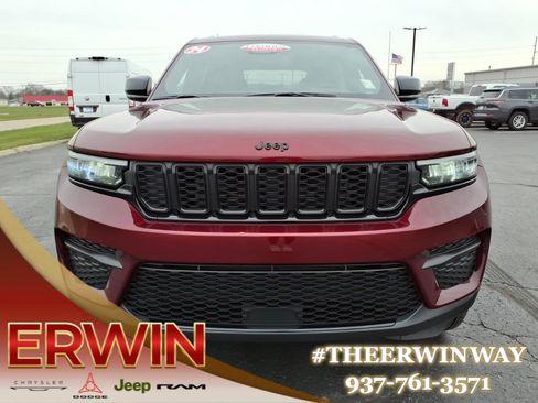 Certified 2024 Jeep Grand Cherokee Altitude image 2