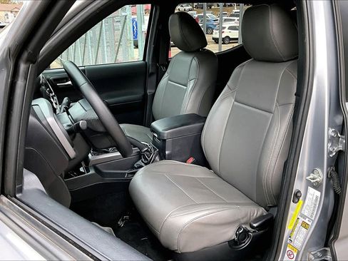 Used 2018 Toyota Tacoma TRD Off-Road image 8