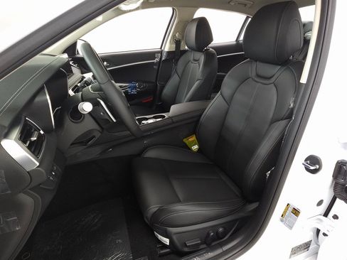 New 2025 Genesis G70 2.5T image 11