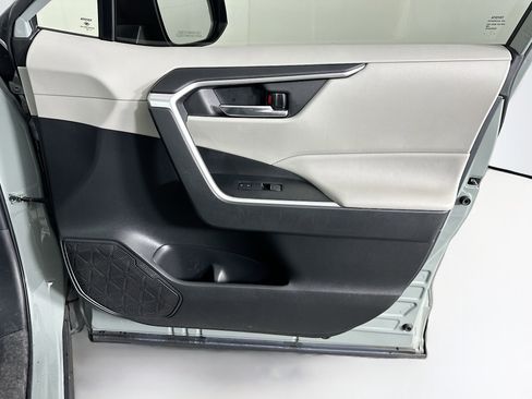 Used 2023 Toyota RAV4 XLE Premium image 34