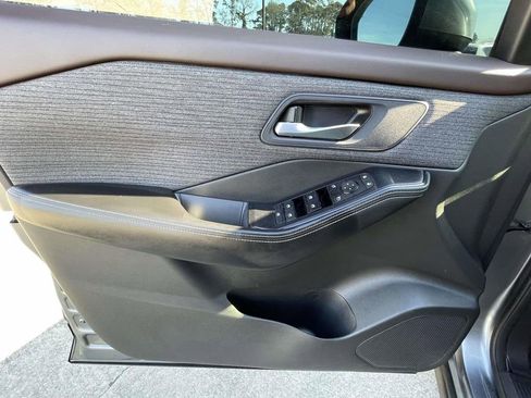 Used 2023 Nissan Rogue SV image 15