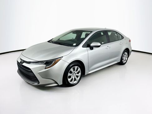 Used 2025 Toyota Corolla LE FWD image 3