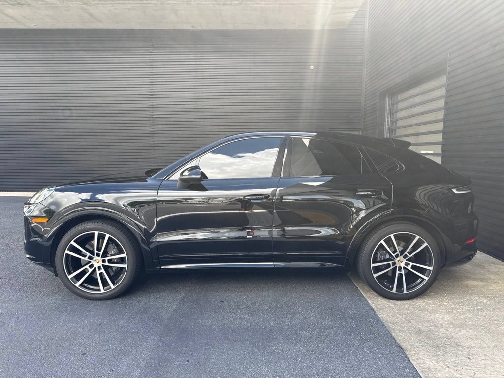 Certified 2024 Porsche Cayenne Coupe AWD/4WD image 2