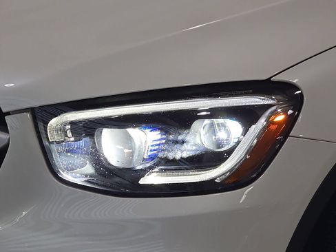 Used 2020 Mercedes-Benz GLC 300 4MATIC image 29