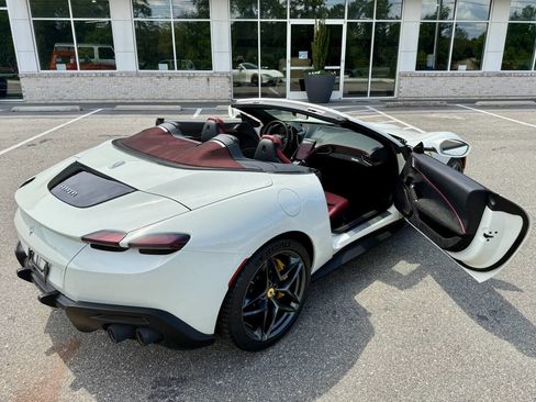 Used 2025 Ferrari Roma Spider image 31