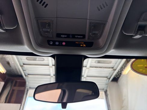 Used 2024 Chevrolet Equinox LT image 50