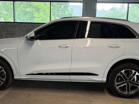 Used 2025 Audi Q5 Premium w/ Premium Plus AWD/4WD image 2
