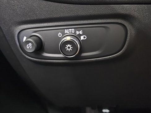Certified 2021 Chevrolet Equinox LS image 36