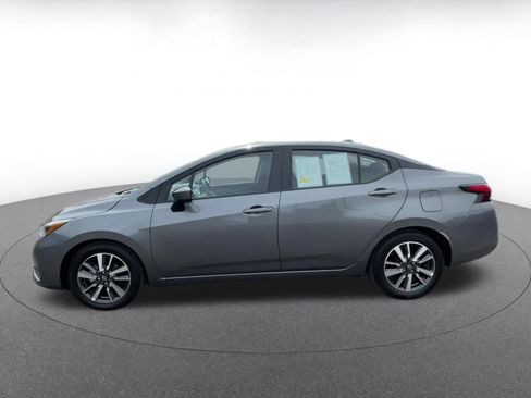 Used 2025 Nissan Versa SV image 9