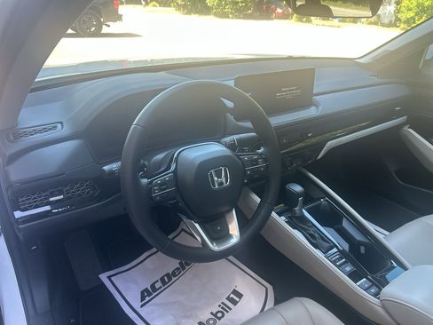 Used 2025 Honda Accord Touring image 14