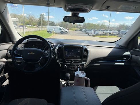 Used 2021 Chevrolet Traverse LT image 6