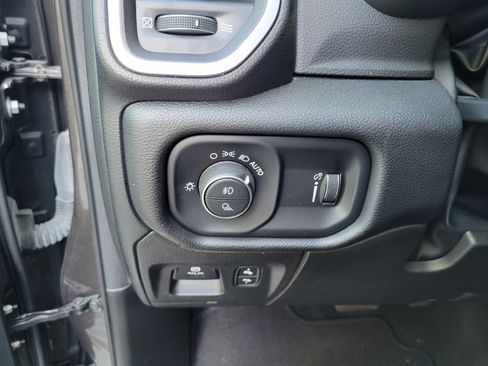 Used 2023 RAM 1500 Big Horn AWD/4WD image 25