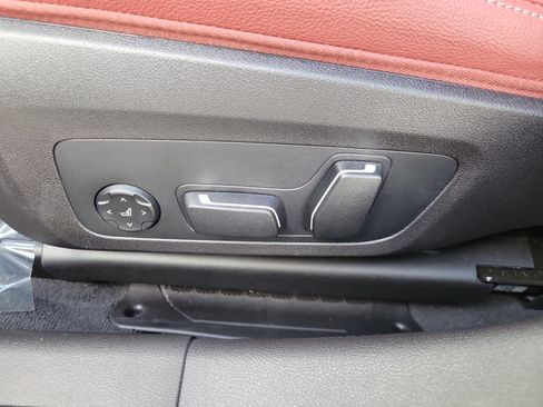 Used 2025 BMW 330i Sedan w/ Premium Package RWD image 18