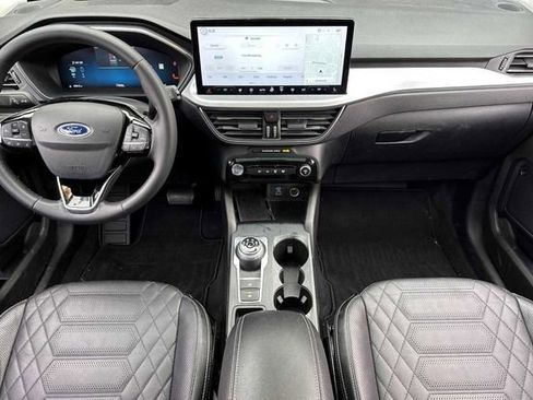 Used 2023 Ford Escape SE w/ PHEV Premium Package image 5