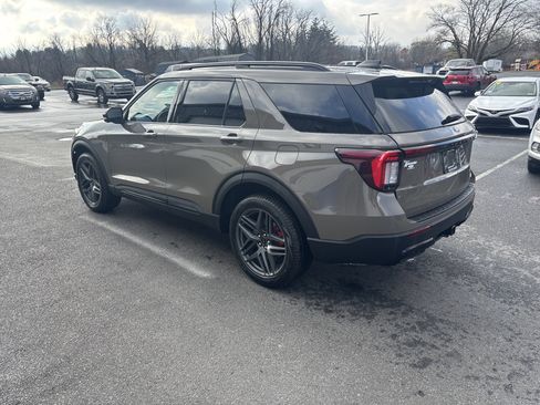 New 2026 Ford Explorer ST-Line w/ ST-Line Street Pack image 6
