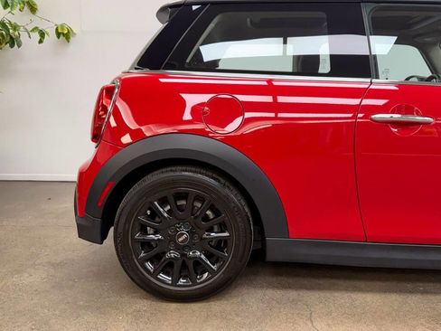 Used 2022 MINI Cooper 2-Door Hardtop w/ Premium Package image 13