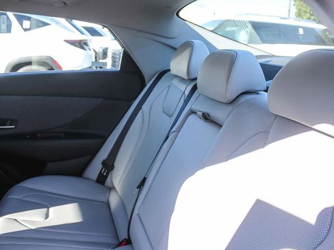 Certified 2025 Hyundai Elantra Limited image 24