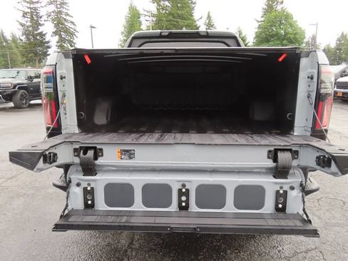 Used 2025 GMC Sierra EV Denali AWD/4WD image 8