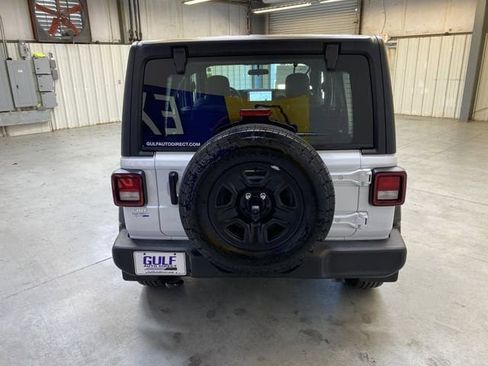 Used 2025 Jeep Wrangler Sport AWD/4WD image 7