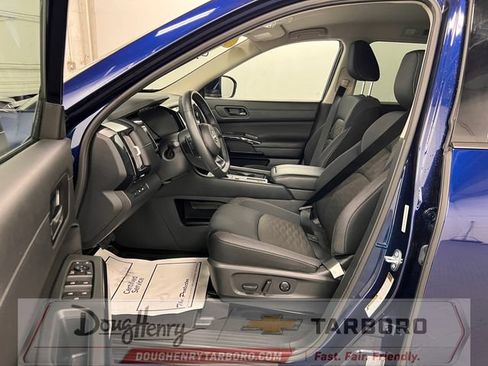 Used 2025 Nissan Pathfinder SV FWD image 30