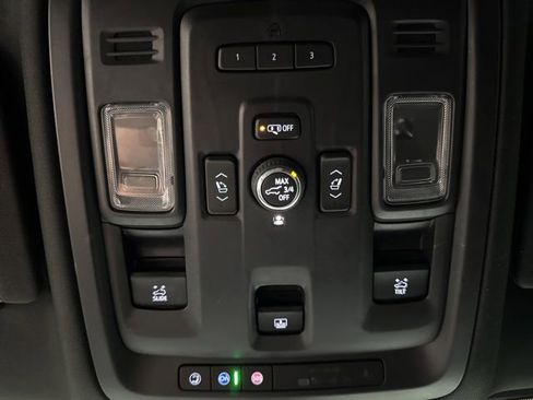 Used 2021 GMC Yukon Denali w/ Denali Premium Package AWD/4WD image 16