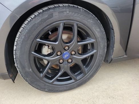 Used 2016 Ford Focus SE w/ Equipment Group 201A FWD image 26